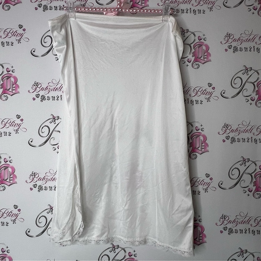 Slip skirt lace Lacie shimmer shiny vintage Elegant White coquette dainty